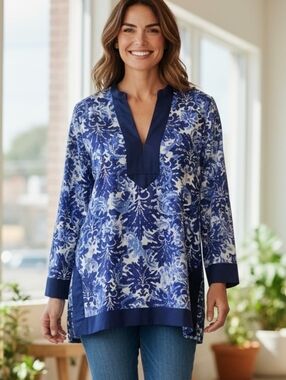 Chico’s Blue Floral Tunic Top Size 1 Medium Boho Coastal Lightweight V-Neck